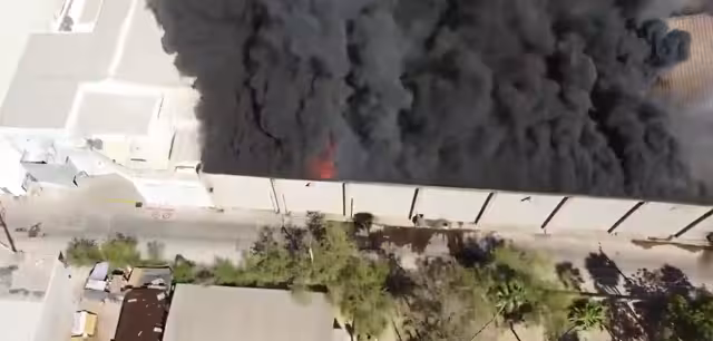 Una decena de intoxicados se reportaron por el incendio.