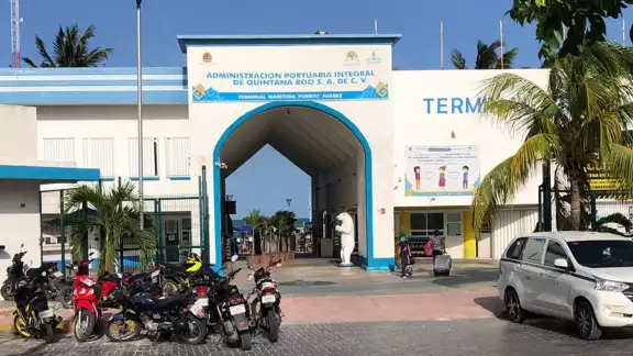 Los números de pasajeros que mueve la terminal de la Apiqroo con Jetway en Puerto Juárez, es superior Los números de pasajeros que mueve la terminal de la Apiqroo con Jetway en Puerto Juárez, es superior