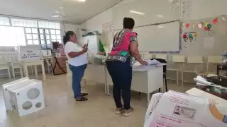 En algunas hubo renuncias de funcionarios de casillas