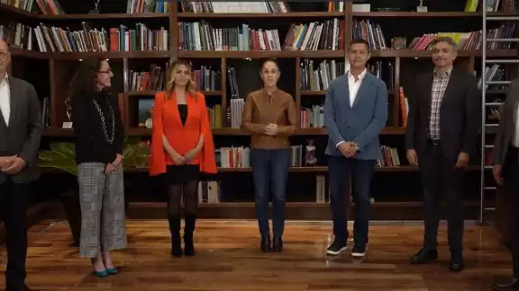 La jefa de Gobierno agradeció a quienes fueron parte de su equipo de trabajo La jefa de Gobierno agradeció a quienes fueron parte de su equipo de trabajo