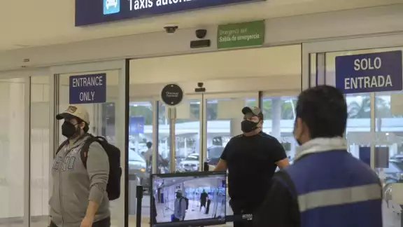 Aeroméxico indicó que el vuelo 821 despegó a las 06:02 horas con destino a la Ciudad de México y Aeroméxico indicó que el vuelo 821 despegó a las 06:02 horas con destino a la Ciudad de México y
