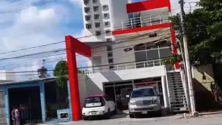 Los sujetos armados ingresaron al local y despojaron de una fuerte suma de dinero en efectivo a una de las personas