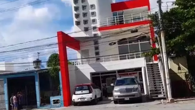 Los sujetos armados ingresaron al local y despojaron de una fuerte suma de dinero en efectivo a una de las personas