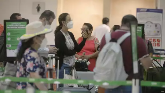 Los vuelos que registran cambios en su horario, son de la ruta Ciudad de México y uno de Monterrey