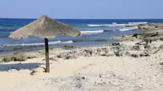 En el arenal, localizado en la perimetral Oriente, a la altura de la colonia La Gloria, se requiere reconstruir las palapas que fueron dañadas por el viento