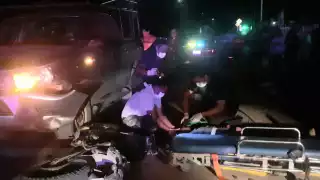 Arrollan a motociclista por pasarse un alto en José María Morelos