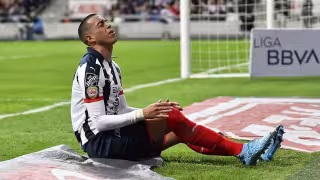 El portero de los Rayados Esteban Andrada, confirmó en conferencia de prensa la baja del delantero Rogelio Funes Mori