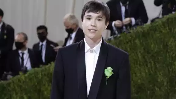 Elliot Page apareció en la Met Gala el año pasado con su nueva apariencia. Foto: Met Gala 2021 Elliot Page apareció en la Met Gala el año pasado con su nueva apariencia. Foto: Met Gala 2021
