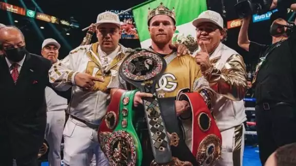 Saúl 'Canelo' Álvarez vence a Jaime Munguía