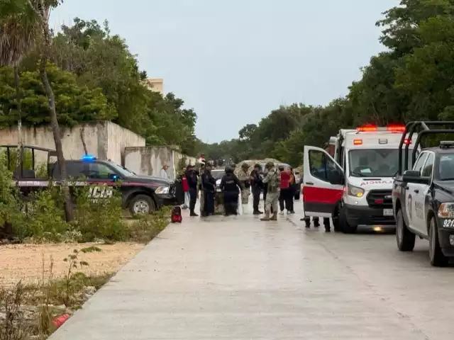 Durante el atraco, uno de los sujetos golpeó a dos trabajadores en la cabeza utilizando la cacha de un arma