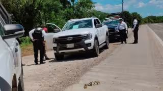Camioneta de Tabasco desata fuerte operativo policial en Dzitbalché al evadir arco de seguridad