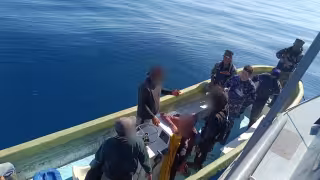 Rescatan a siete personas tras naufragio de una embarcación en Isla Mujeres