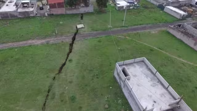Vecinos de la colonia San Antonio exigen la intervención de autoridades, pues temen que la falla geológica provoque una tragedia