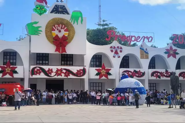 Tanto adultos, como estudiantes. se sumaron a la marcha cargando carteles con varios mensajes