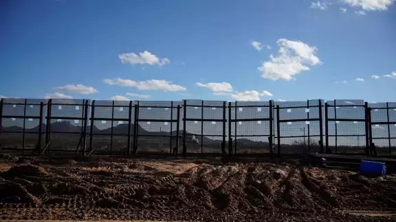 El gobernador de Austin, Texas, Greg Abbott, expresó que utilizará 250 mmd en la construcción del muro fronterizo El gobernador de Austin, Texas, Greg Abbott, expresó que utilizará 250 mmd en la construcción del muro fronterizo