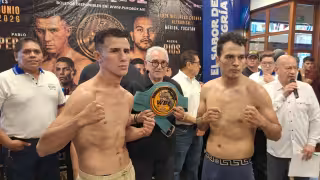 Yucateco “Rojo” Peraza supera el pesaje y toma ventaja en la pelea por el cinturón welter de la Fecarbox