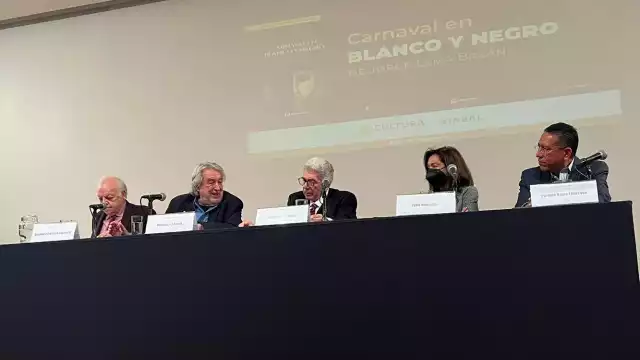 El Carnaval en Blanco y Negro de Esma Bazán, llena de máscaras Bellas Artes