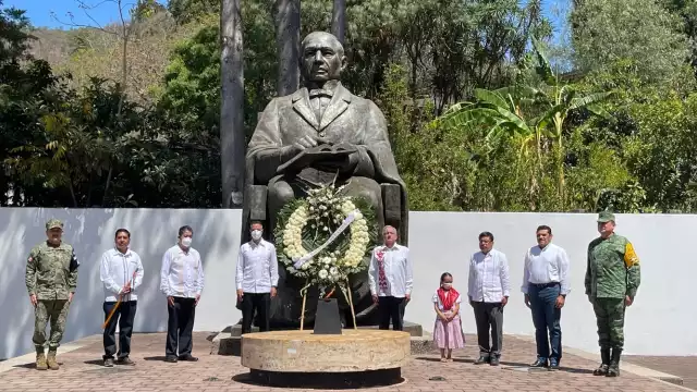 El presidente AMLO conmemora el natalicio de Benito Juárez