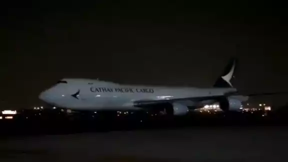 Este es el avión que trajo la nueva carga de vacunas Este es el avión que trajo la nueva carga de vacunas