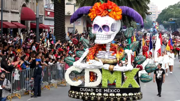 En la Ciudad de México se alista el Desfile de Día de Muertos, uno de los eventos más esperados de esta temporada