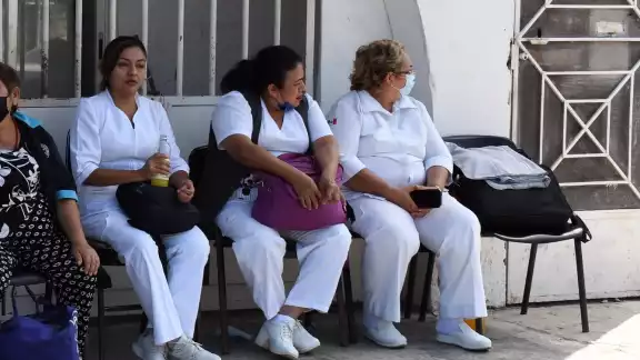 Doctores están inmersos en el estrés constante ante su labor Doctores están inmersos en el estrés constante ante su labor