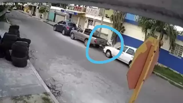 El hombre fue captado por una cámara de vigilancia cuando robaba el catalizador de una camioneta en Chetumal