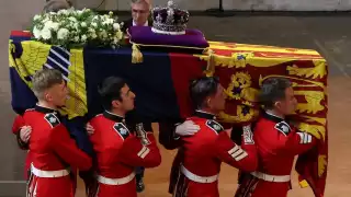 Este miércoles, el Rey Carlos III y los príncipes Guillermo y Harry acompañarán el cortejo fúnebre hasta el palacio de Westminster