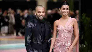 Joana Sanz comparte primera foto con Dani Alves luego de que el futbolista salió de prisión