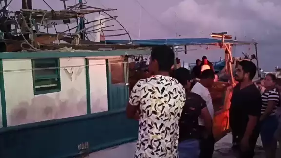 Familiares de pescadores de Sabancuy viven con incertidumbre debido a la desaparición de sus lanchas en el mar de Progreso, Yucatán