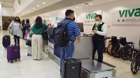 El próximo vuelo de llegada es el 820 de Aeroméxico de la ruta México-Mérida-México El próximo vuelo de llegada es el 820 de Aeroméxico de la ruta México-Mérida-México