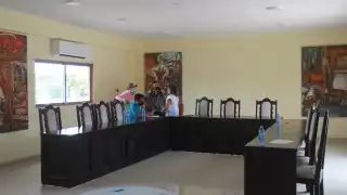 Los regidores esperaron, pero los funcionarios no comparecieron