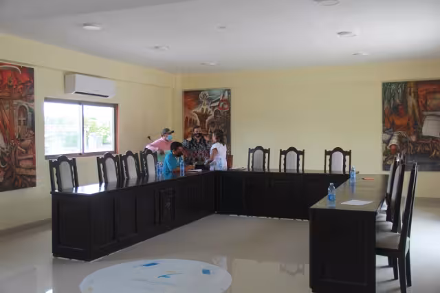 Los regidores esperaron, pero los funcionarios no comparecieron