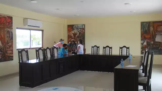 Los regidores esperaron, pero los funcionarios no comparecieron