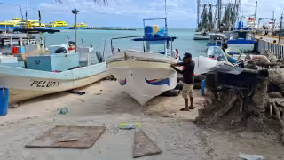 Pescadores de Quintana Roo estiman pérdidas millonarias por cierre de puertos ante el mal tiempo