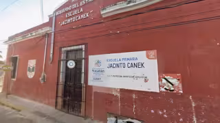 Tres alumnos resultaron lesionados tras caerles un ventilador en una primaria de Yucatán