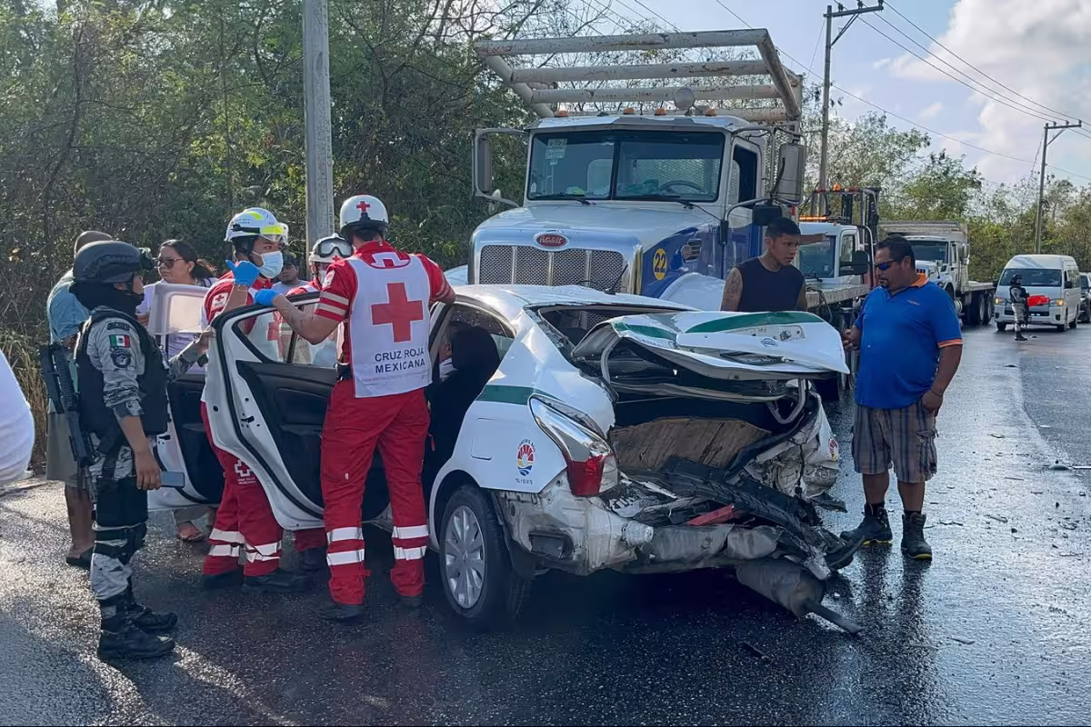 Accidente entre taxi y vehículo de carga deja múltiples heridos en ...