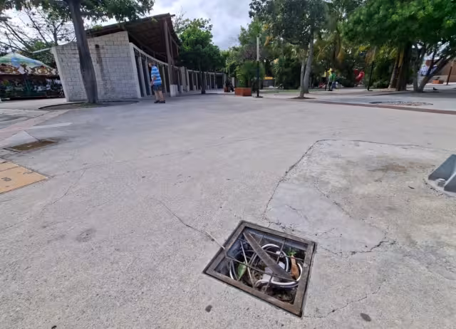 Vecinos señalaron el deterioro de la infraestructura del emblemático espacio público.