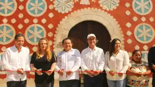 En la foto: Anna Goycoolea, del INAH;  Joaquín Diaz, Gonzalo Abad, del Tren Maya, y Yamilé Cupul, edil de Uayma.