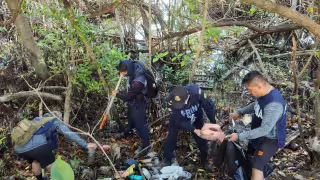 Retiran 3.5 toneladas de basura en carretera que conecta con la laguna Makax, Isla Mujeres