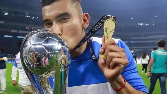 El mediocampista mexicano Orbelín Pineda confirma que vivirá su primera aventura en el futbol de Europa El mediocampista mexicano Orbelín Pineda confirma que vivirá su primera aventura en el futbol de Europa