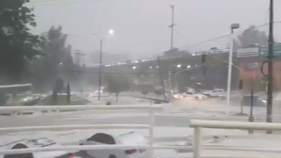 Usuarios de redes sociales reportaron a través de videos las inundaciones