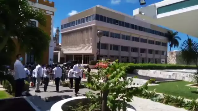 Invitados especiales esperan llegan a la toma de protesta de Layda Sansores San Román como Gobernadora