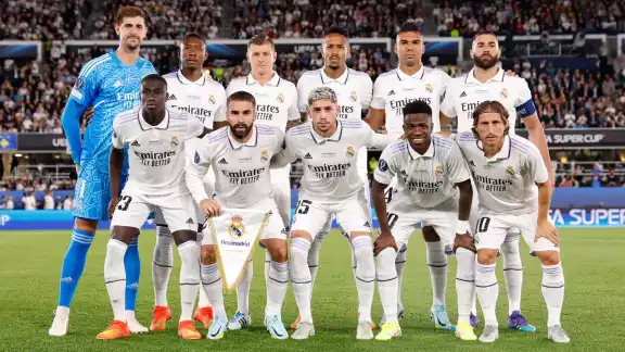 Con goles de Alaba y Benzema, los merengues consiguen su primer título de la temporada Con goles de Alaba y Benzema, los merengues consiguen su primer título de la temporada