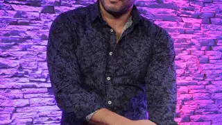 Durante su interpretación, Miguel Bosé y María José voltearon sus sillas con la intención de tener a Kike en sus respectivos equipos