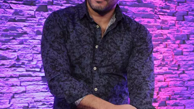 Durante su interpretación, Miguel Bosé y María José voltearon sus sillas con la intención de tener a Kike en sus respectivos equipos