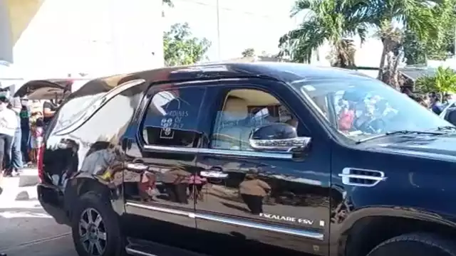 Esta es la carroza que llevará al fallecido a su última morada