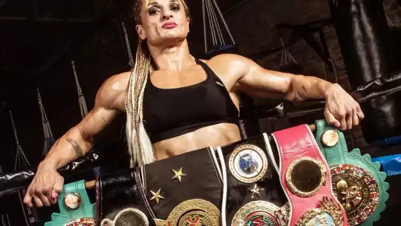 La "Locomotora" fue campeona del mundo en seis diferentes divisiones. La "Locomotora" fue campeona del mundo en seis diferentes divisiones.