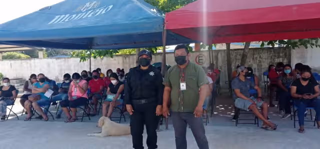 Pobladores de Celestún acudieron a recibir su dosis de refuerzo