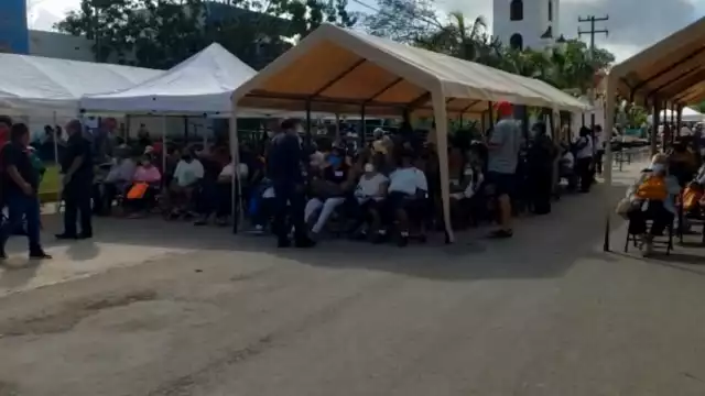 Las carpas se mantienen llenas