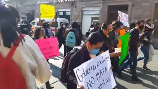 Con carteles y pancartas pidieron seguridad al gobierno del estado
